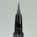 Delineador de Ojos Liquido Negro de Lujo