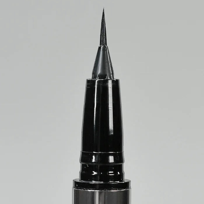 Delineador de Ojos Liquido Negro de Lujo